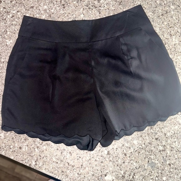 Lucca Couture High-Waisted Scalloped Hem Black Shorts - Size 2 🖤 - Picture 1 of 7